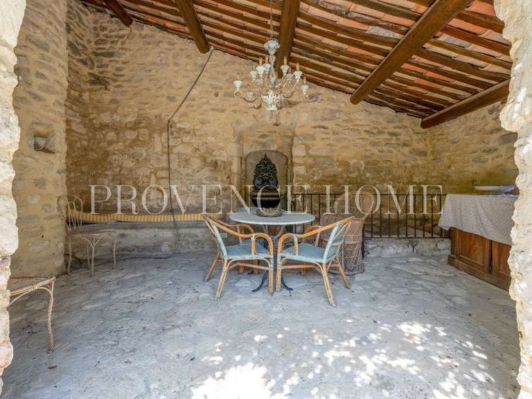 Propriété Lacoste - 4 chambres - 174m²