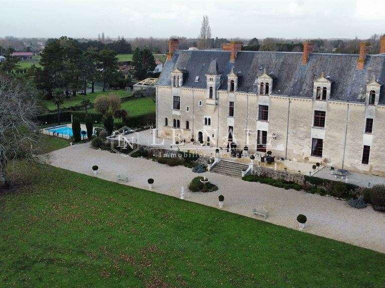 Château La Roche-sur-Yon - 22 chambres - 800m²