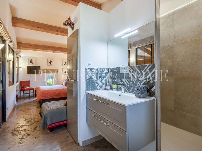 Propriété Robion - 5 chambres - 293m²
