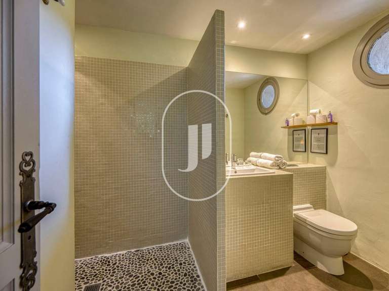 Propriété Malaucène - 10 chambres - 540m²