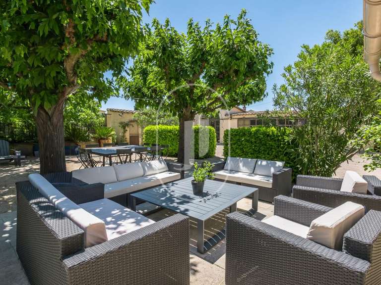 Maison Pernes-les-Fontaines - 6 chambres - 358m²
