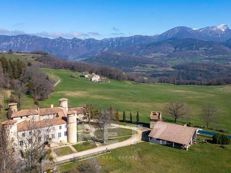 Château Le Poët-Célard - 17 chambres - 1350m²
