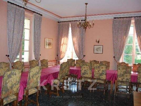 Château Pierrelatte - 1700m²