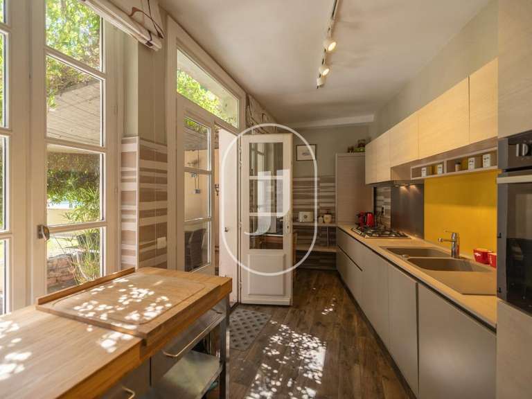 Maison Montélimar - 10 chambres - 381m²