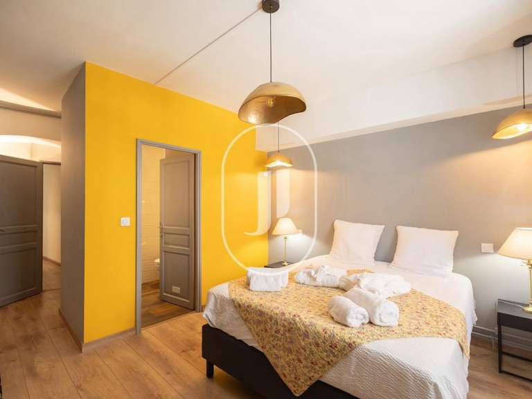 Maison Montélimar - 10 chambres - 381m²