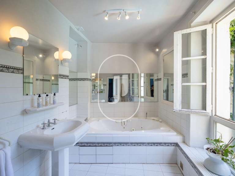 Maison Montélimar - 10 chambres - 381m²
