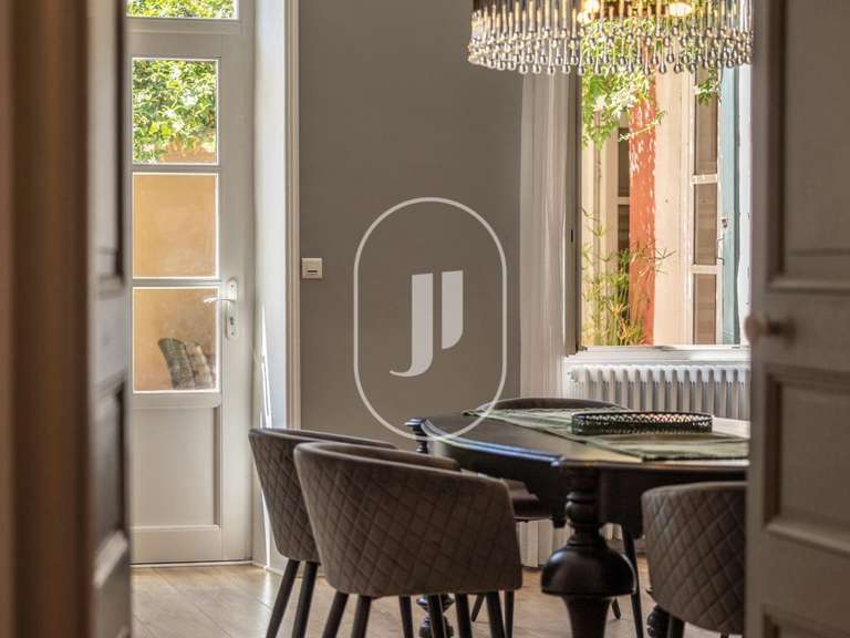 Maison Montélimar - 10 chambres - 381m²