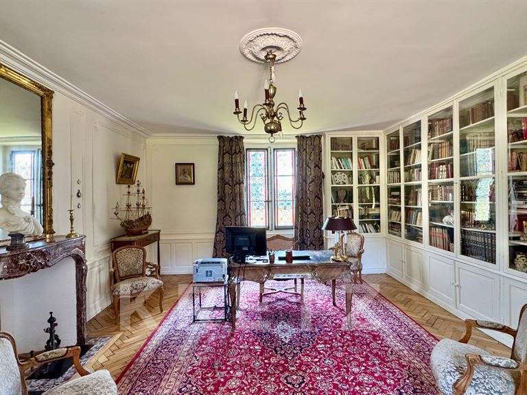 Château Lencloître - 9 chambres - 520m²