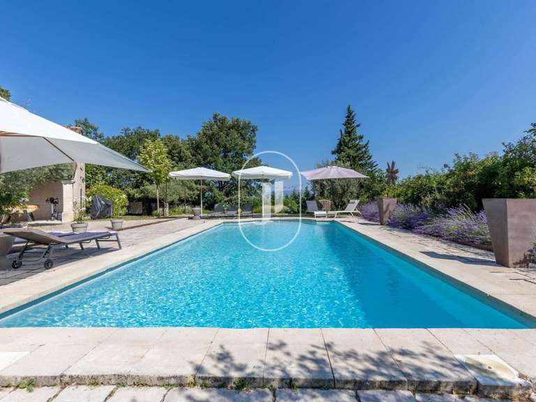 Propriété Apt - 4 chambres - 192m²