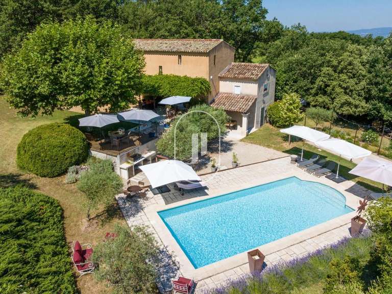 Propriété Apt - 4 chambres - 192m²