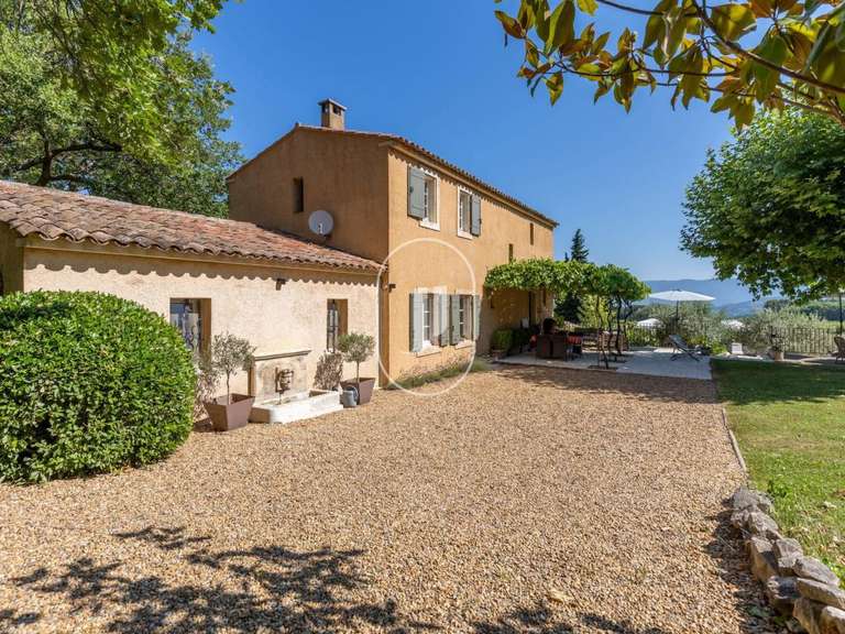Propriété Apt - 4 chambres - 192m²
