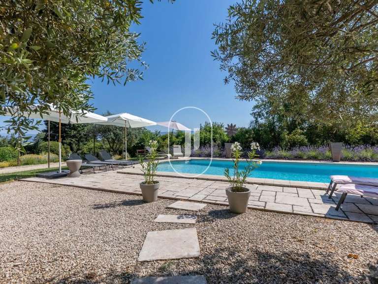 Propriété Apt - 4 chambres - 192m²