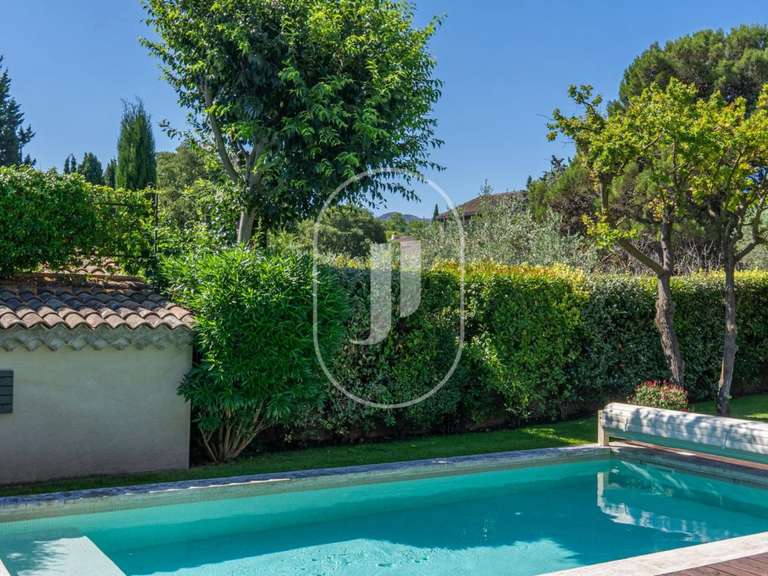 Maison Eygalières - 5 chambres - 204m²