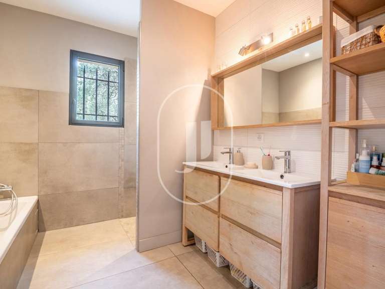 Maison Eygalières - 5 chambres - 204m²