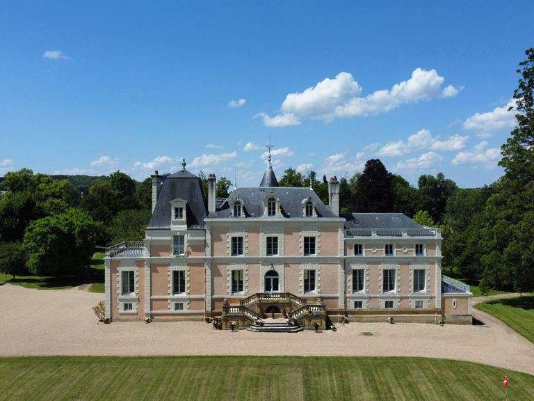 Castle Chinon - 8 bedrooms - 570m²