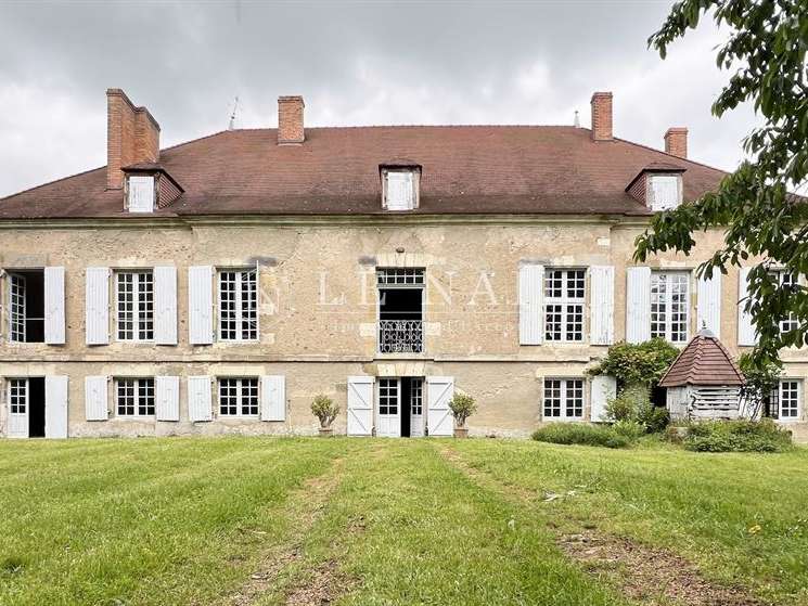 Château Angoulême - 8 chambres - 470m²