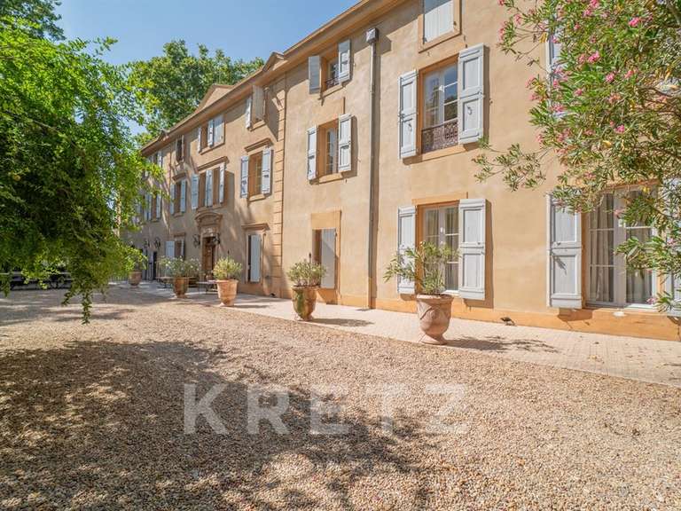 Château Pézenas - 24 chambres - 1400m²
