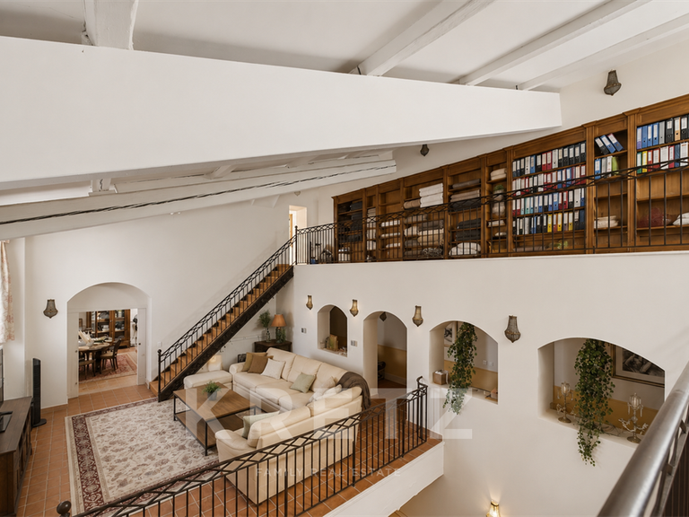Château Pézenas - 24 chambres - 1400m²