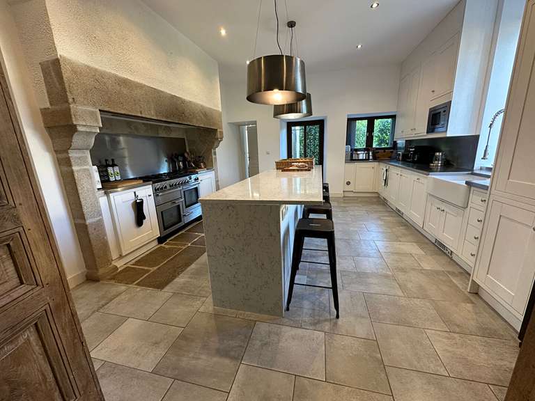 Château Châlus - 8 chambres - 406m²