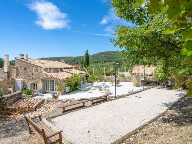 Propriété Murs - 5 chambres - 215m²