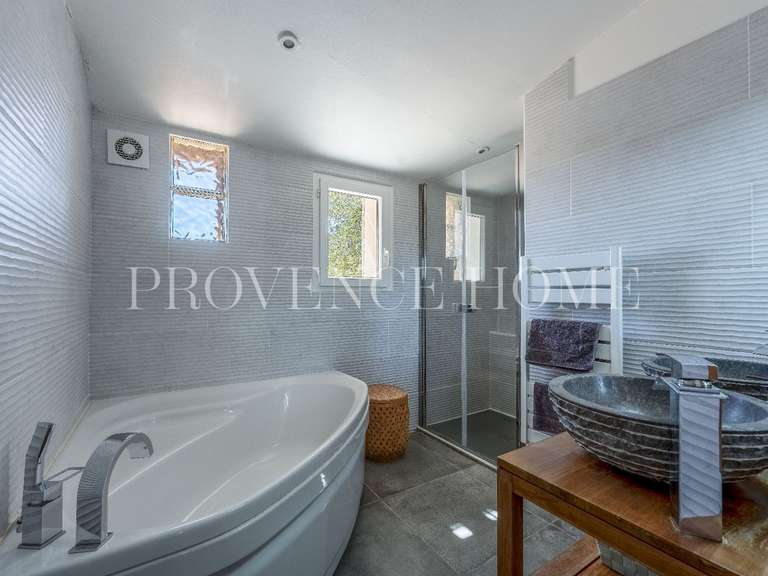 Propriété Murs - 5 chambres - 215m²