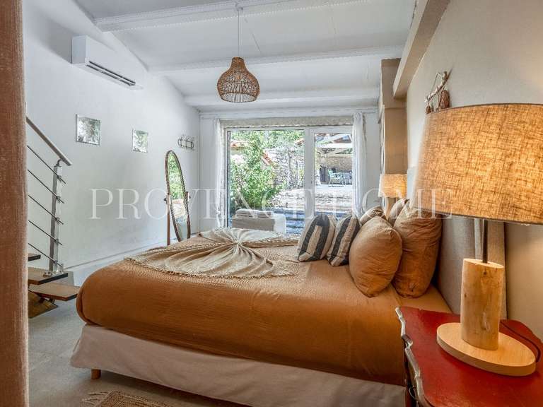 Propriété Murs - 5 chambres - 215m²