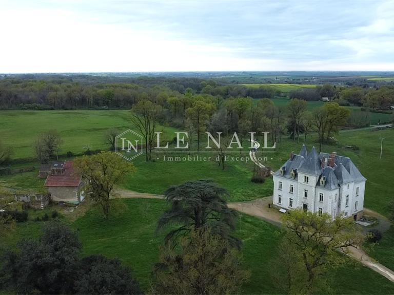 Castle Sainte-Hermine - 8 bedrooms - 670m²