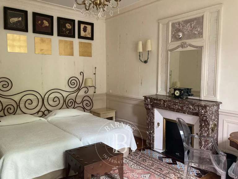 Propriété Veuves - 16 chambres - 558m²