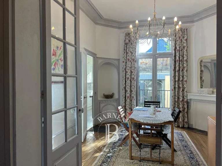 Propriété Tours - 7 chambres - 200m²