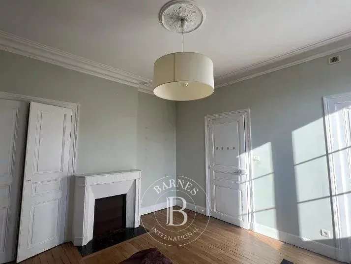 Propriété Tours - 7 chambres - 200m²