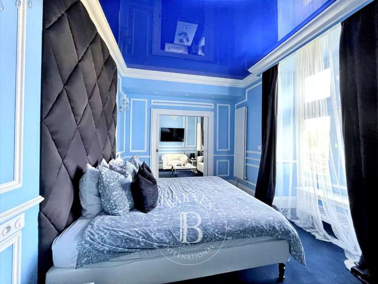 Propriété Saint-Germain-d'Arcé - 15 chambres - 680m²