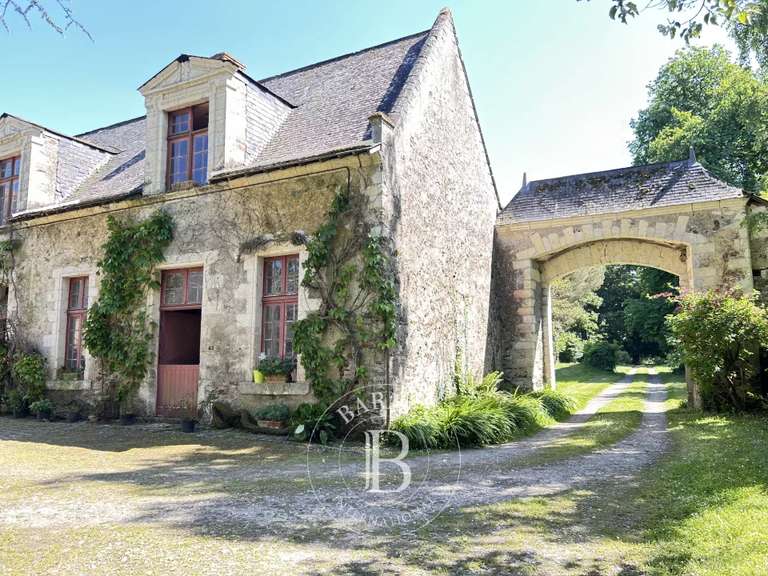 Propriété Chazé-sur-Argos - 15 chambres - 1100m²