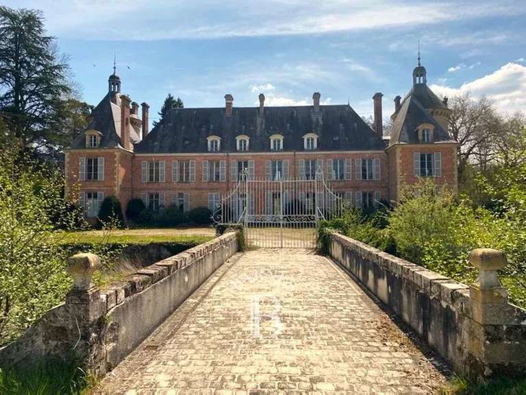 Propriété Salbris - 10 chambres - 1135m²