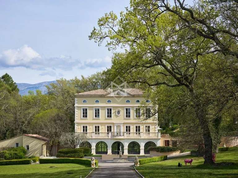 Propriété Callian - 10 chambres - 737m²