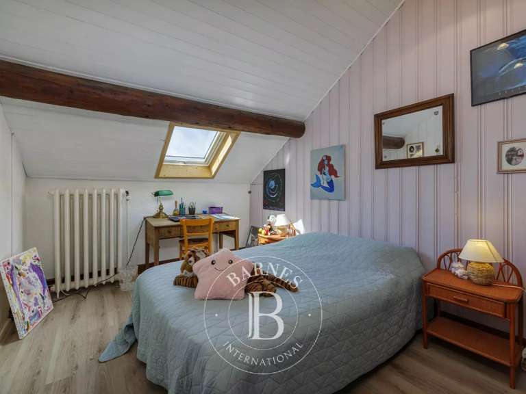 Propriété Saint-Cergues - 3 chambres - 473m²