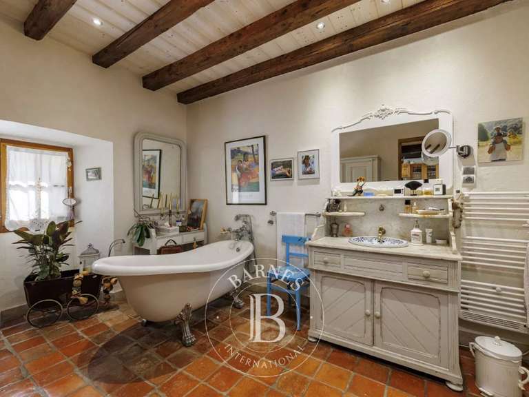 Propriété Saint-Cergues - 3 chambres - 473m²