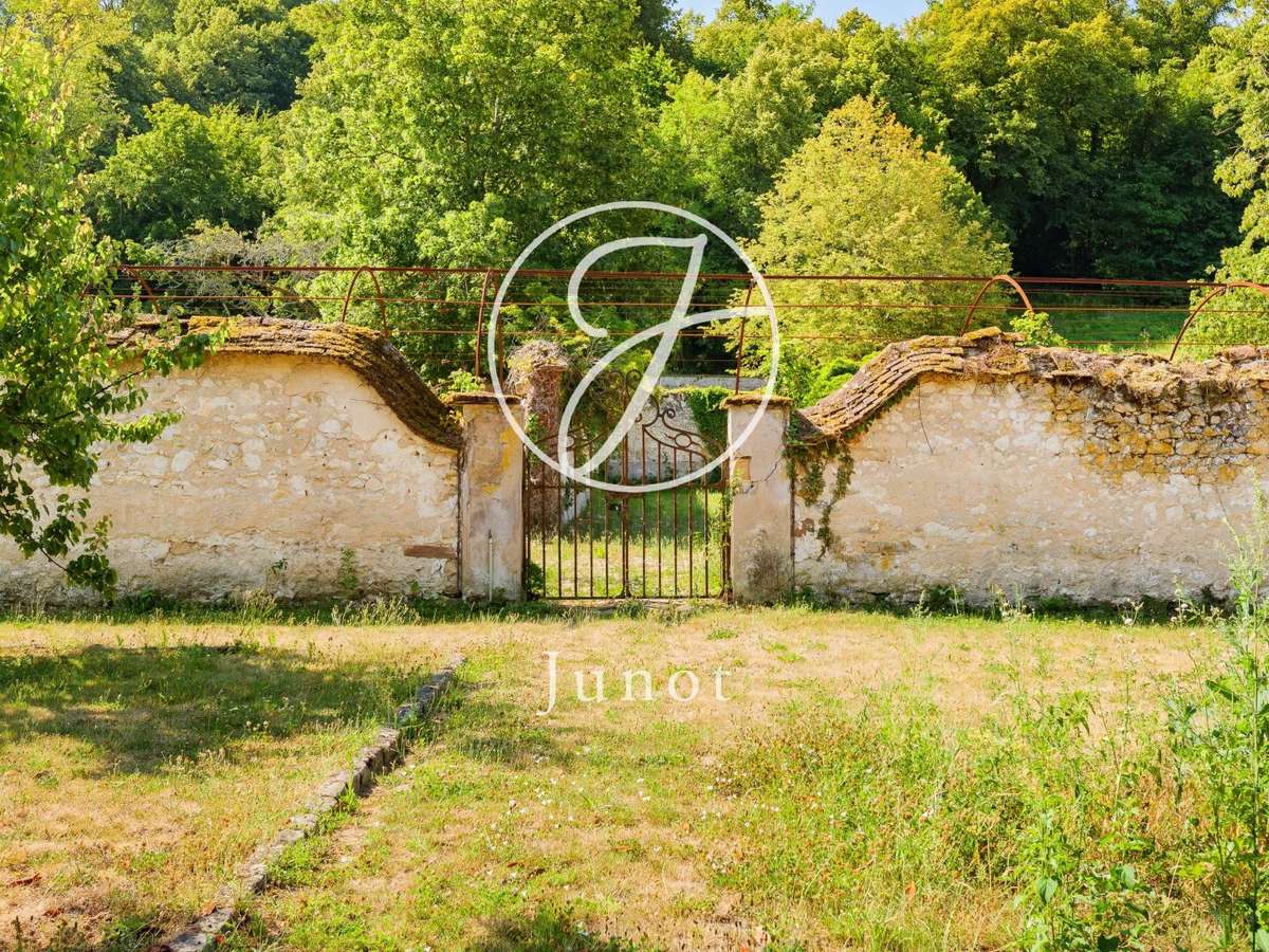 Property Fontainebleau