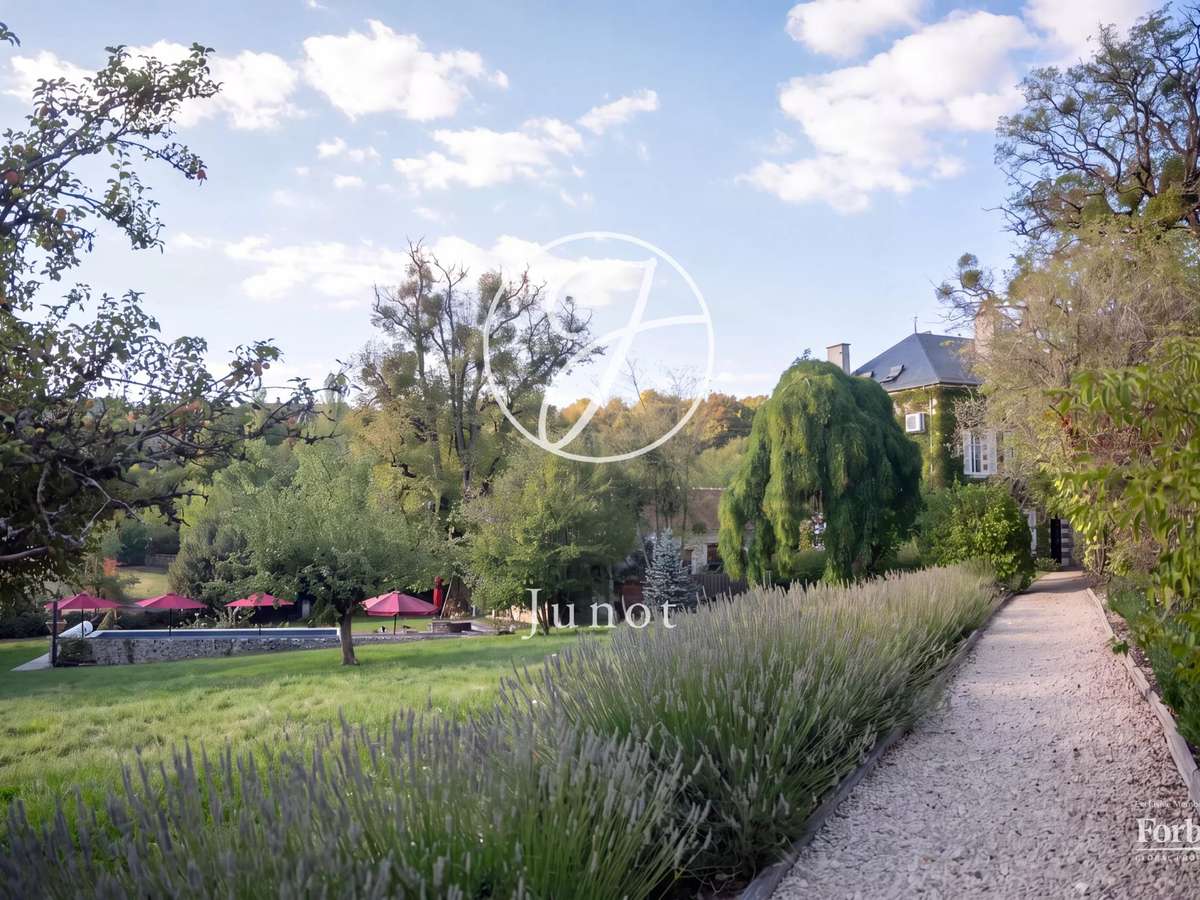 Property Courson-les-Carrières