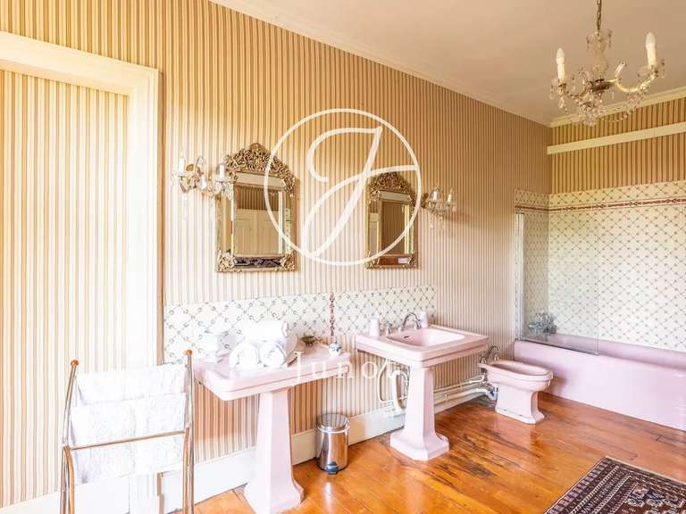 Propriété Troo - 13 chambres - 800m²