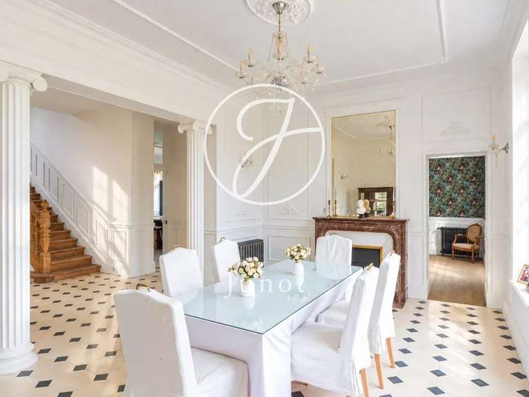 Propriété Saint-Illiers-la-Ville - 7 chambres - 337m²