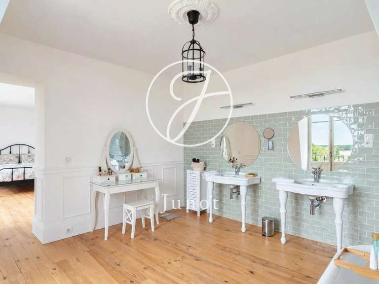 Propriété Saint-Illiers-la-Ville - 7 chambres - 337m²