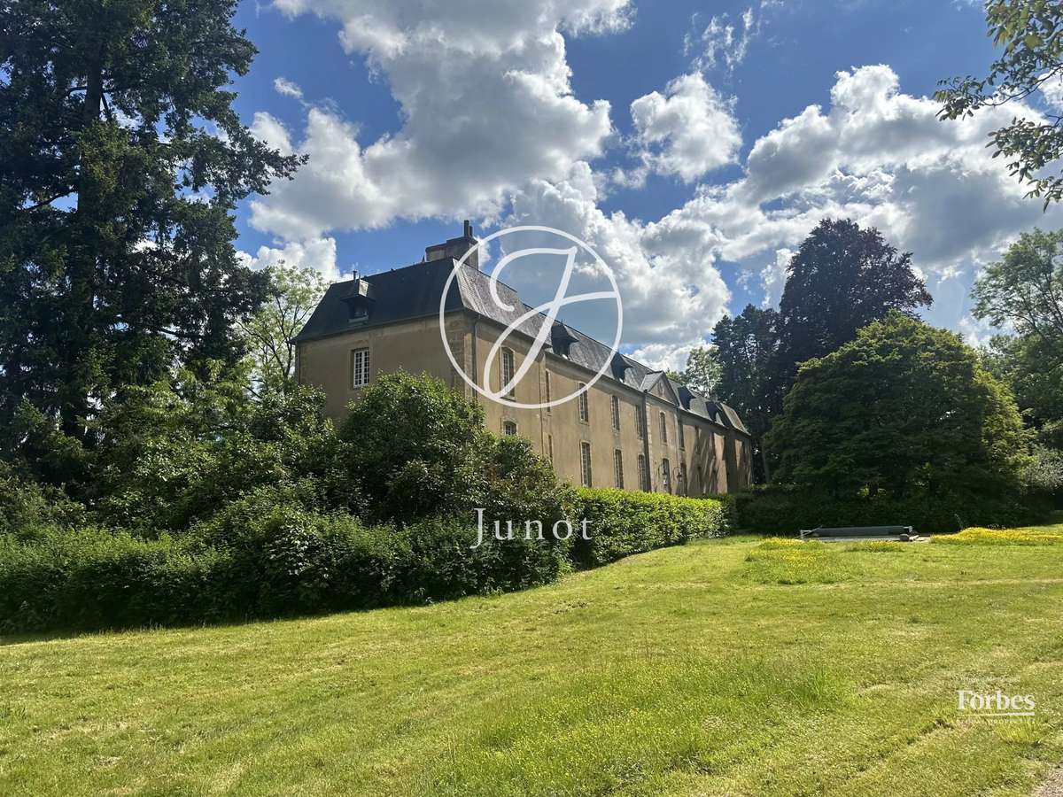 Property Châtillon-en-Bazois