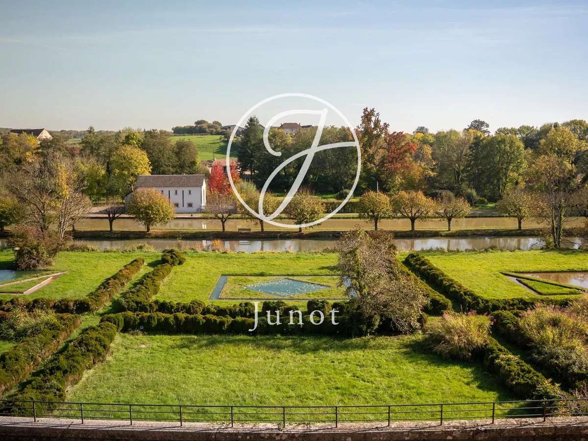 Property Châtillon-en-Bazois
