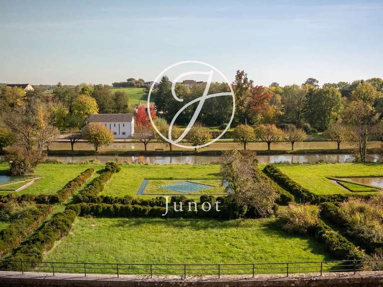 Propriété Châtillon-en-Bazois - 22 chambres - 2163m²