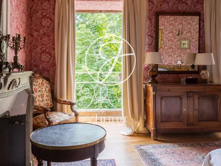 Propriété Avallon - 25 chambres - 1500m²