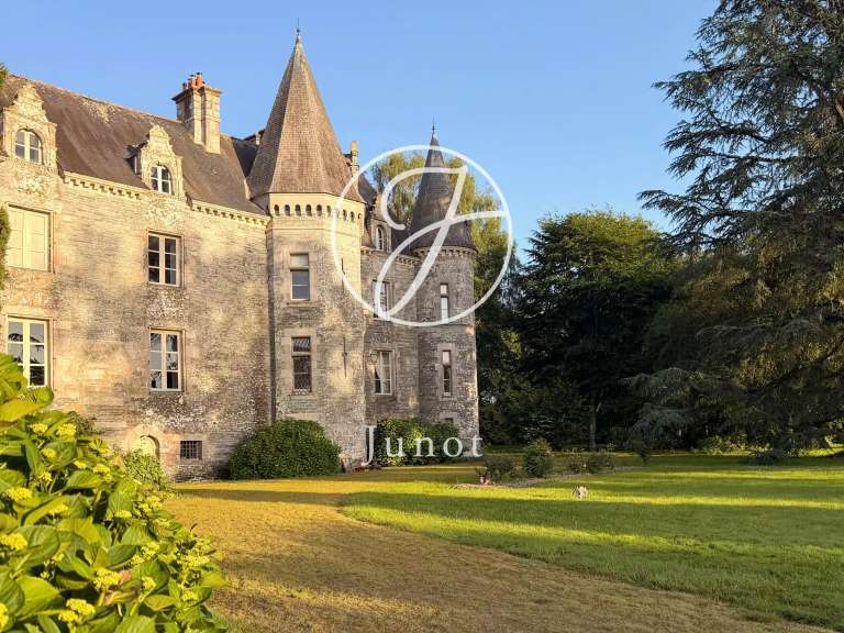 Propriété La Chapelle-Caro - 12 chambres - 622m²