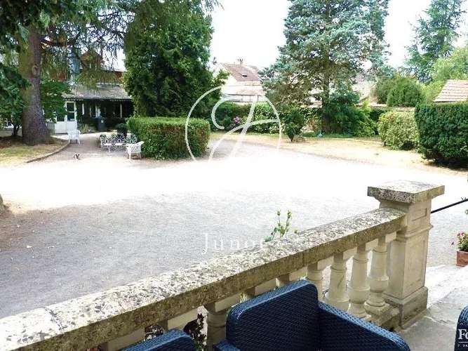 Propriété Sancoins - 14 chambres - 564m²
