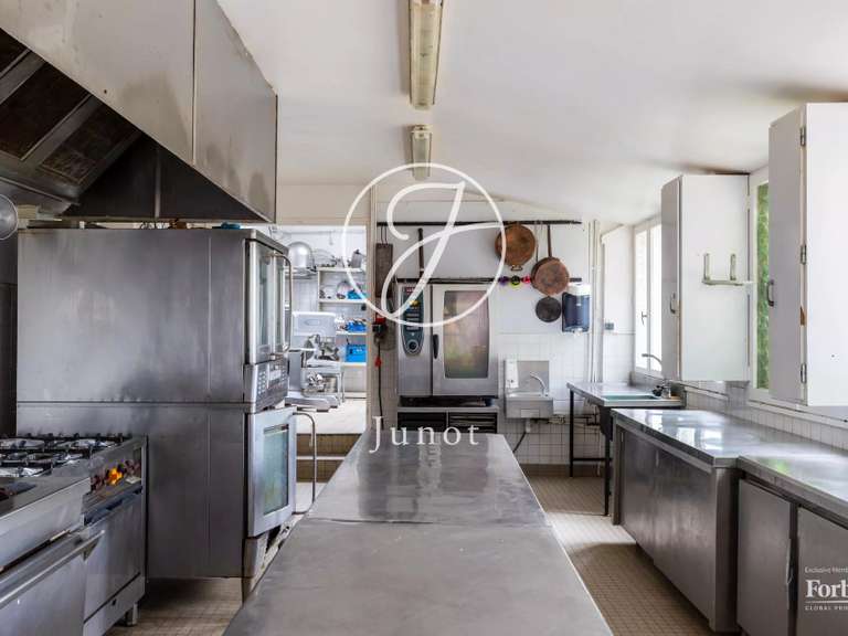 Propriété Sancoins - 14 chambres - 564m²