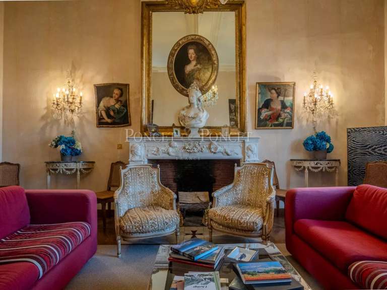 Propriété Plaigne - 16 chambres - 900m²