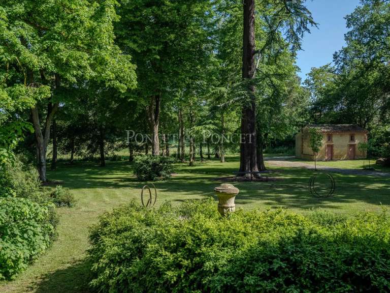 Propriété Plaigne - 16 chambres - 900m²